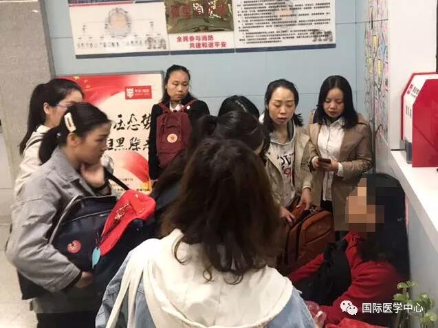 西安女士地鐵突感不適 西安國際醫(yī)學(xué)中心護(hù)士緊急救助